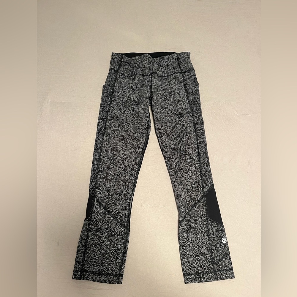 Lululemon Crop Leggings with pockets and mesh. Size 4. Black and white print.